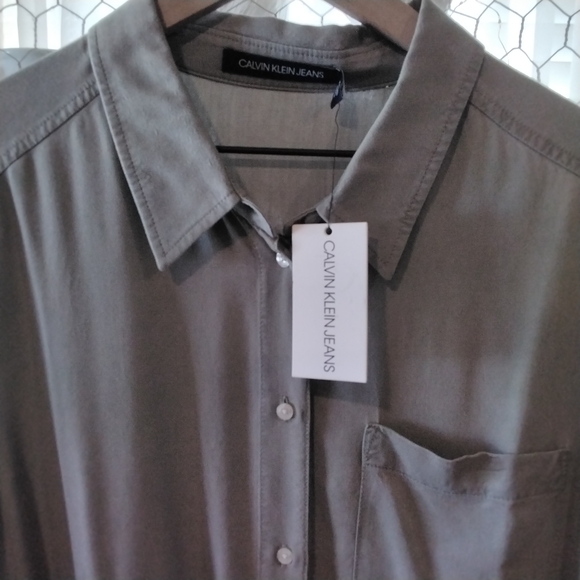 New! Calvin Klein Blouse - Picture 3 of 6